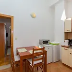 In Port With Sea View Apartman