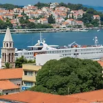 Apartman In Port With Sea View *