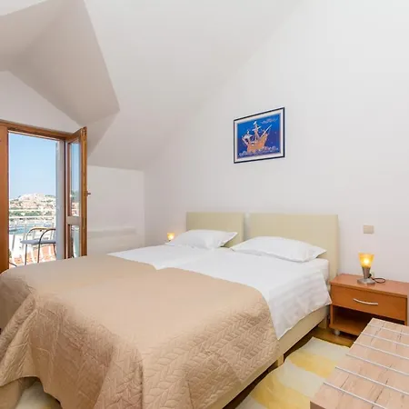 Apartman In Port With Sea View *