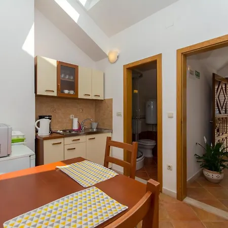 Apartman In Port With Sea View *