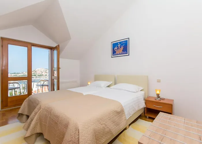 Apartmán In Port With Sea View *